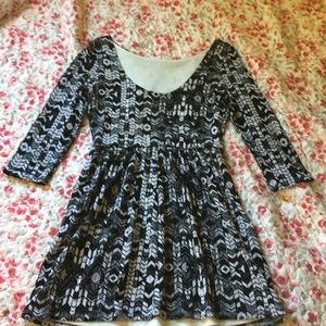 A short geometric patterned dress